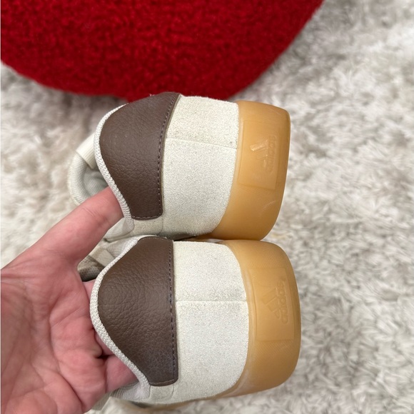 Adidas suede sneakers with gum sole, women’s size US 7.5 / EU 39 1/3 - Picture 4 of 7